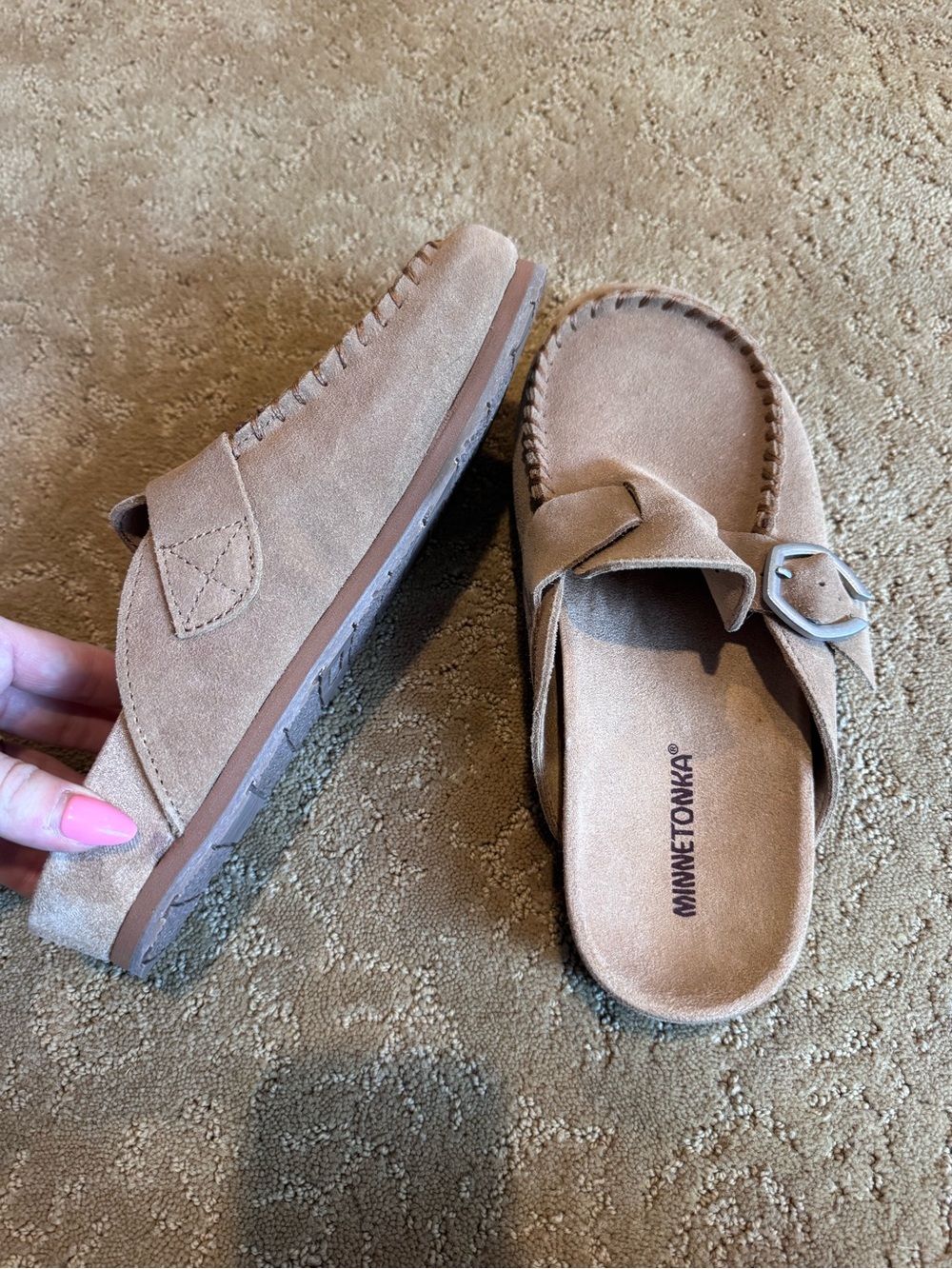 NEW Minnetonka Suede buckle clog Moccasin Slide in Light Tan - Picture 2 of 3